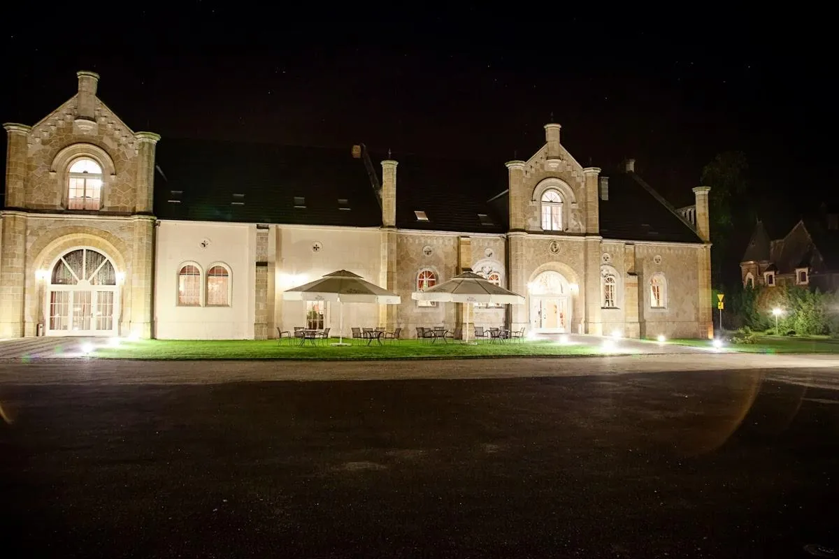 Pałac Brunów od strony parku